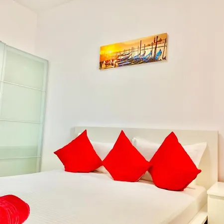 Palas View Apartments Near Palas Mall Iasi Exterior photo